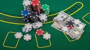 mmega888 တိုက်ရိုက်ကာစီနိုတွင် Live Baccarat ဒီလာနှင့် ကစားနေသောမြင်ကွင်း